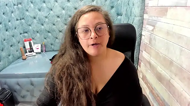 Sarah_Boobs_ live cam on StripChat