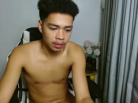 curlyasian_njxx webcam