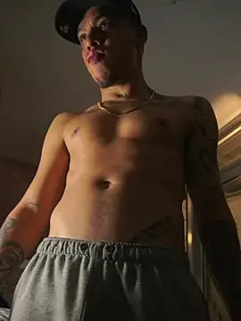 AlphaMasterXxx live cam on StripChat