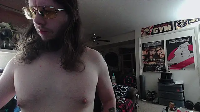 biggerisbetter12 live cam on StripChat