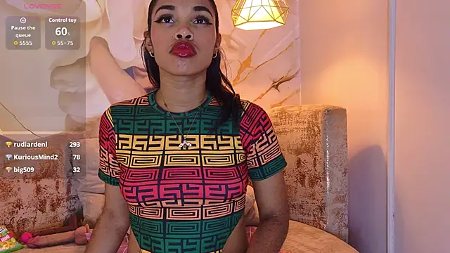 bella_moonlight_cr webcam