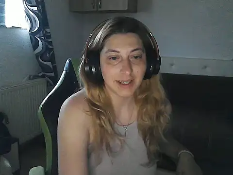 RyonaRyaa webcam