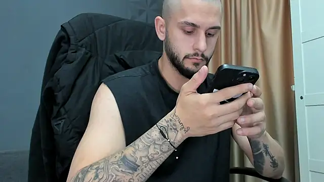troywadee - TroyWadee's free webcam - UK Sex Cams