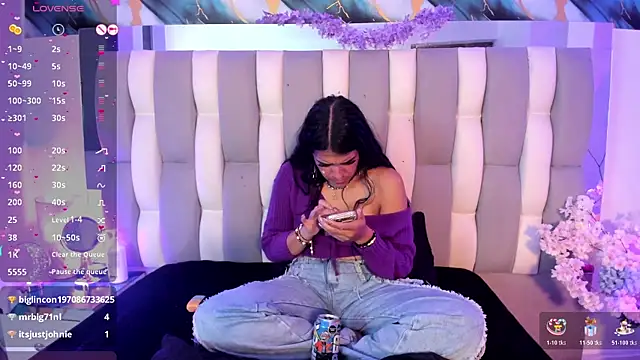 IsaDiiaz live cam on StripChat