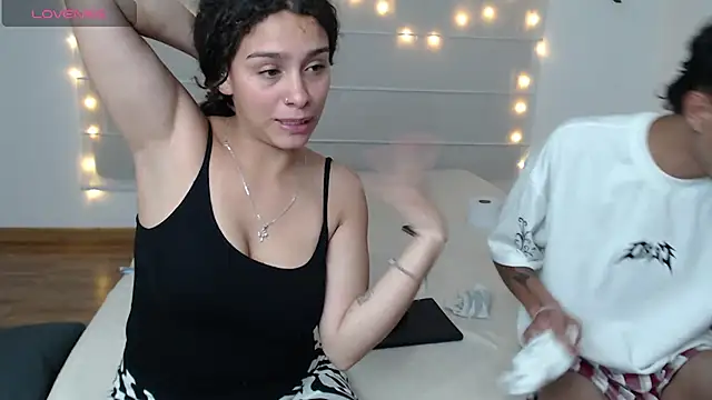Sarabubbie live cam on StripChat