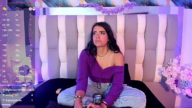 IsaDiiaz live cam on StripChat
