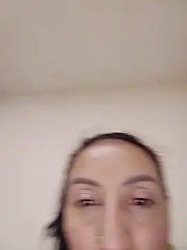 Oriana111 live cam preview on Stripchat