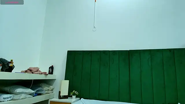 MeganEvanss__ live cam on StripChat
