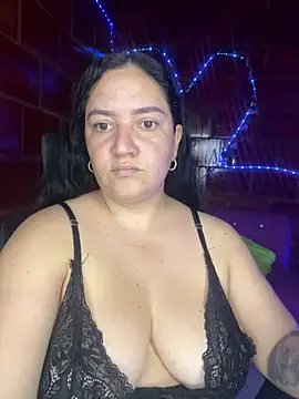 Fresita-12 live cam on StripChat