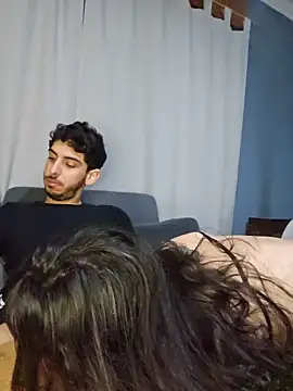 LeoyNicky98 live cam on StripChat