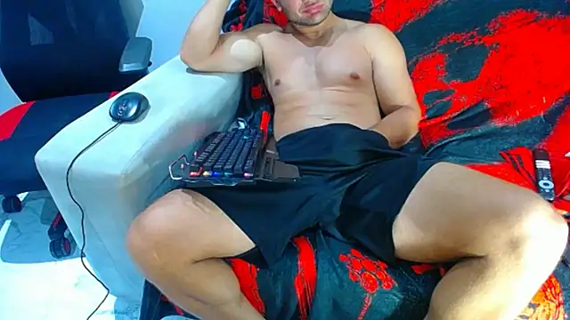 hugo_19cm live cam on StripChat