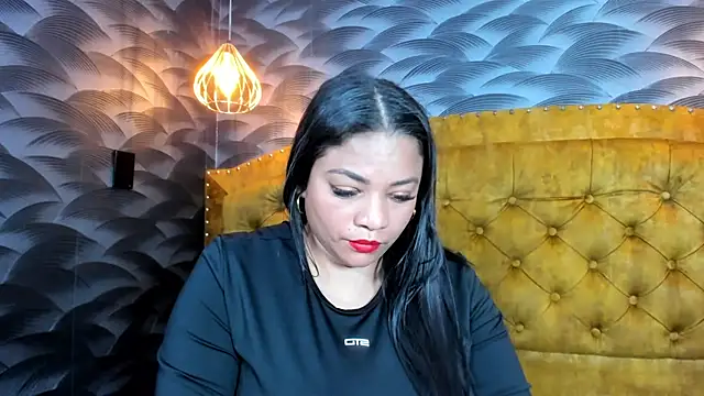 NahomiFireSex webcam