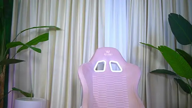 FoxieJullia webcam