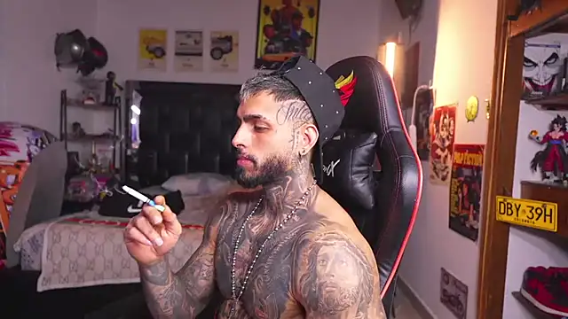 logan_hugh8 webcam