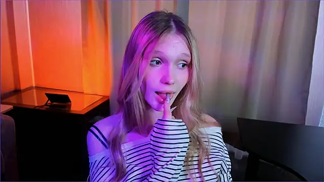 AdelineCrash webcam