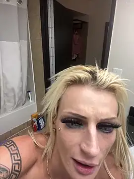 blonDDbombsheLL99 webcam