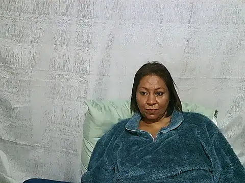IndianSexyMilf69 webcam