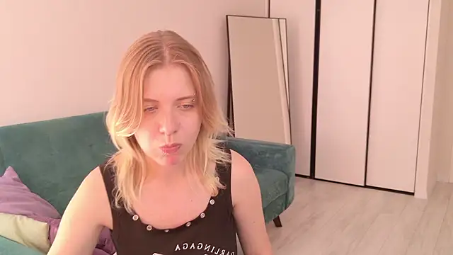 Viki_Charm webcam
