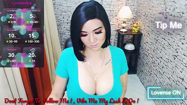 BigTitsnHugeCockTs webcam