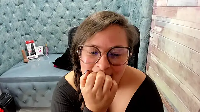 Sarah_Boobs_ live cam on StripChat
