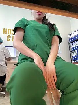secretly_masturbating live cam on StripChat
