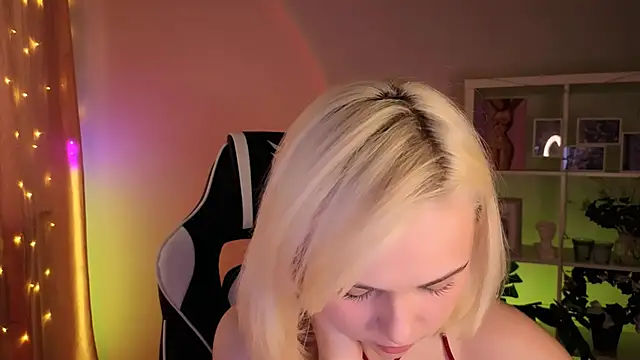 ElenaMonroe live cam on StripChat