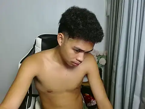curlyasian_njxx webcam