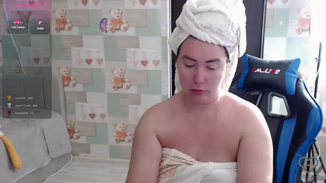 Korolek12 live cam on StripChat