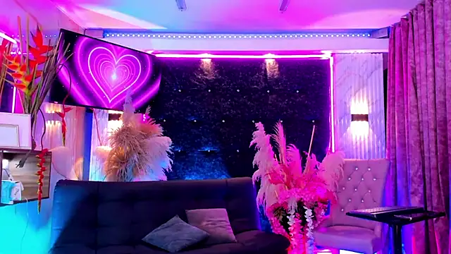 Queens_Wonders_Blonders webcam