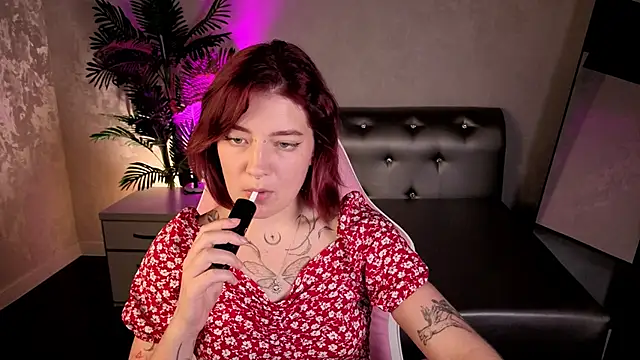 Nikki_Gringer webcam