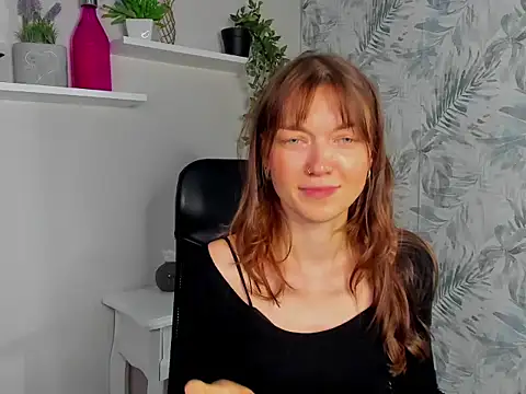 KiraBliss28 webcam