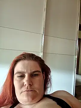 GoldenWifee webcam
