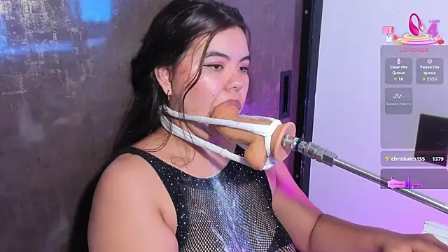 klhoe_boobs