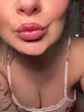 Shorty_Holly webcam