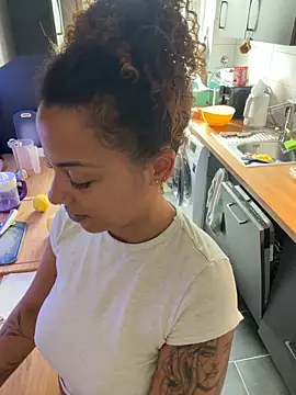 SweetPetiteNoir webcam