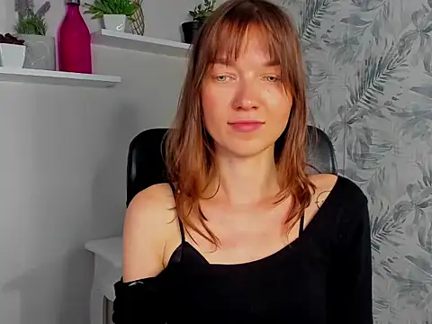KiraBliss28 webcam