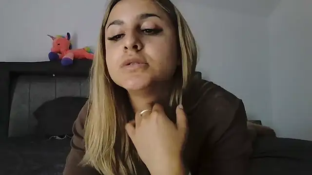 NicolePlay webcam