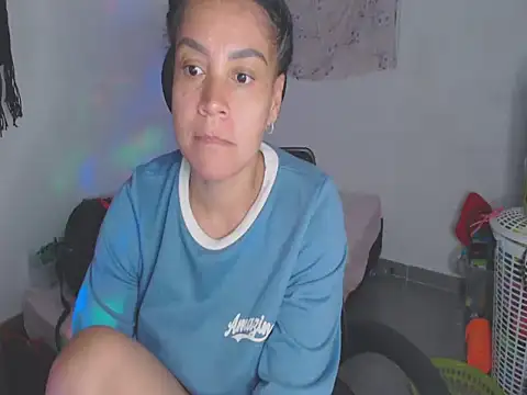 shayna_cute live cam on StripChat