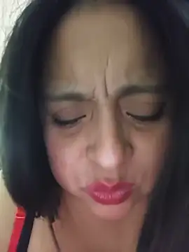 Gatitadiablita35 webcam