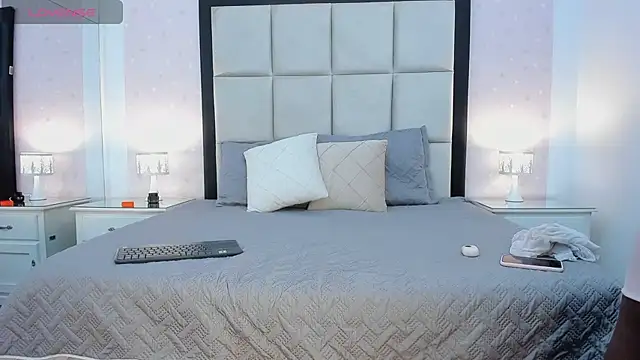 TreisyVixen webcam