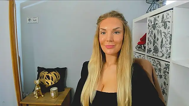 AulloraHoney webcam