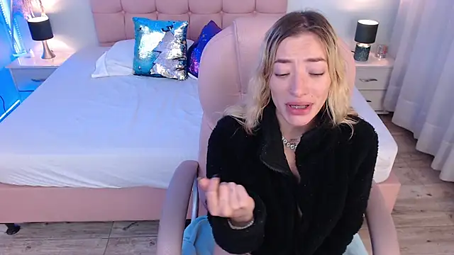 zoe_jones13 webcam