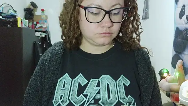 curly_greeneyed webcam