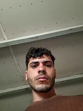 Handsomeboy3344 webcam