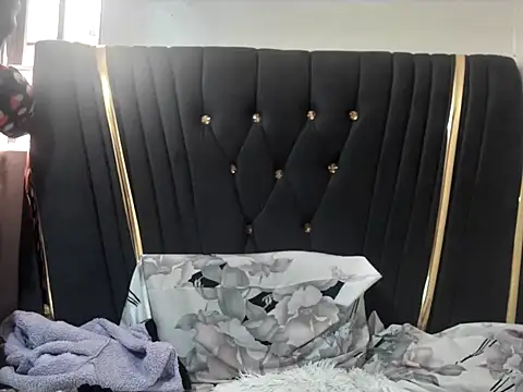 sexyleah25 webcam
