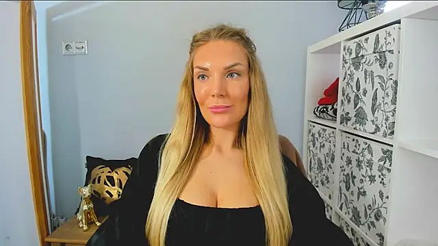 AulloraHoney webcam