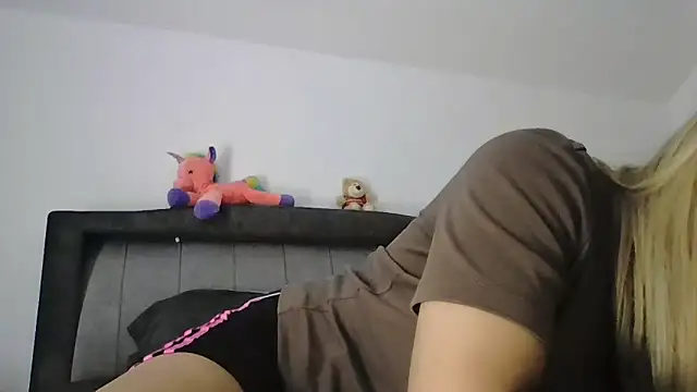 NicolePlay webcam