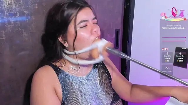 klhoe_boobs webcam