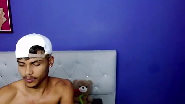 Angel_foxc13 live cam on StripChat