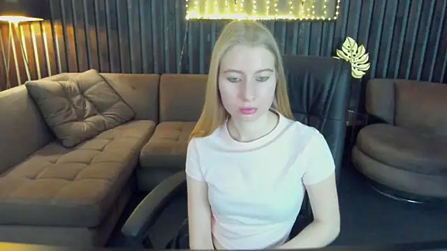 Alina_Blonde webcam